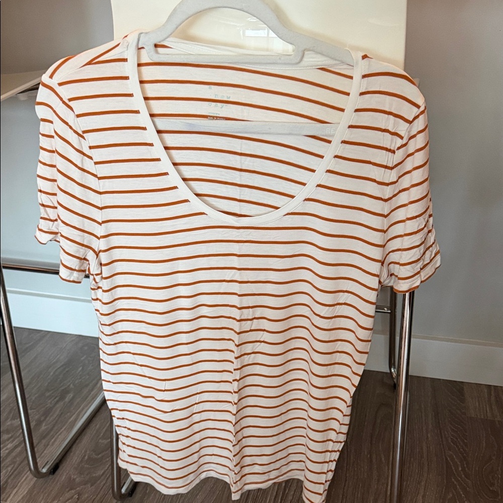 A New Day Women's White & Orange Striped V-Neck Tee